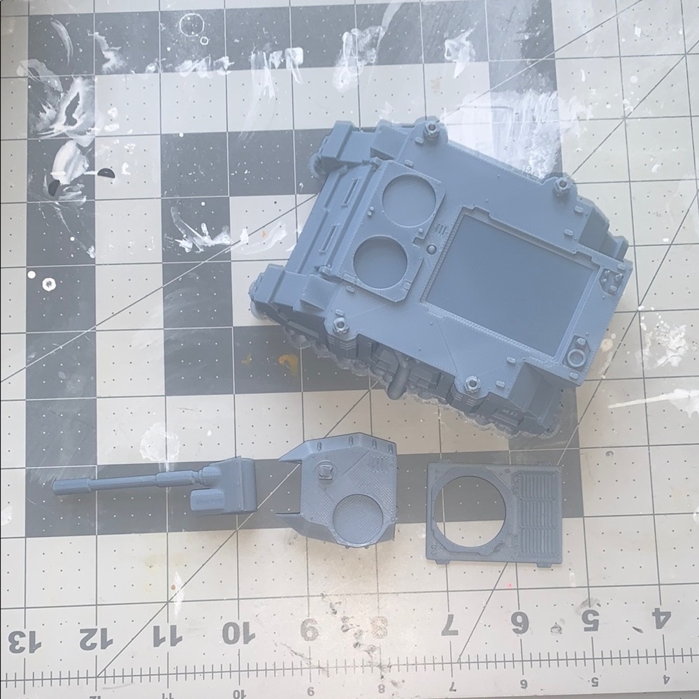 Predator Tank With Auto Cannon - Picture 8 of 10
